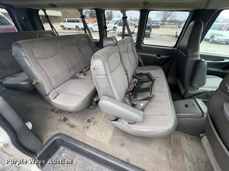image for item ID9485 2004 Chevrolet Express 3500  van