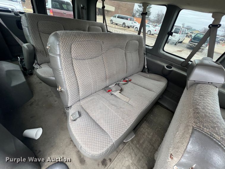 image for item ID9485 2004 Chevrolet Express 3500  van