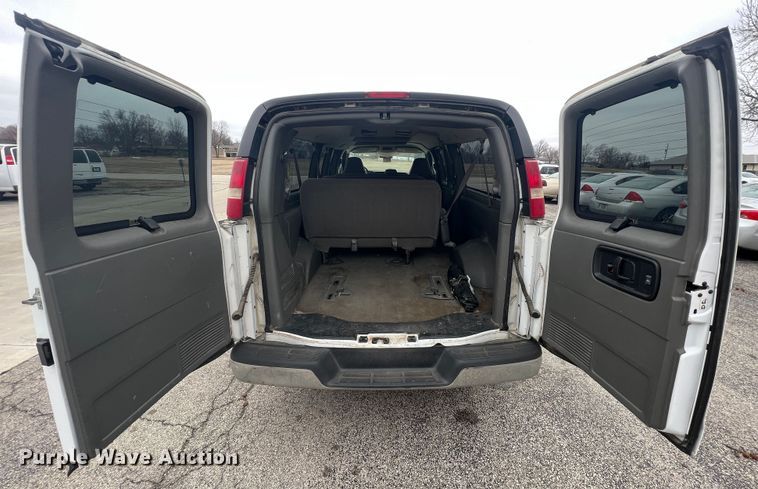 image for item ID9485 2004 Chevrolet Express 3500  van