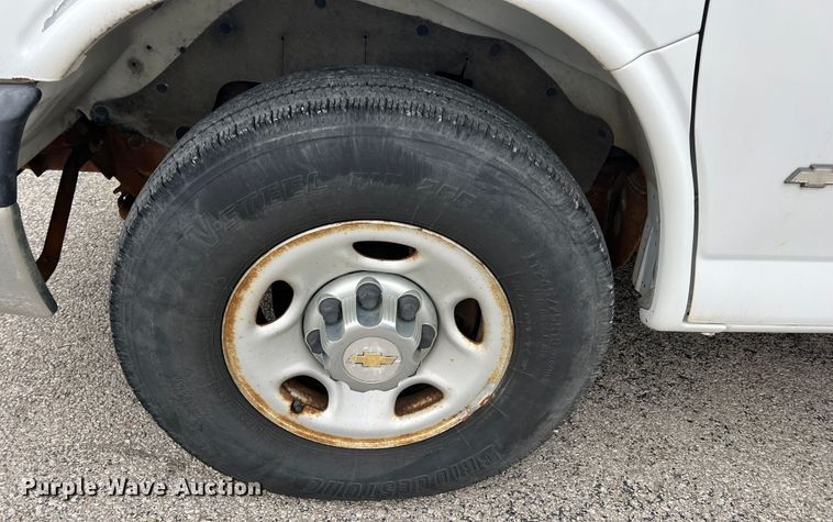 image for item ID9485 2004 Chevrolet Express 3500  van