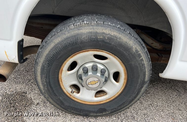 image for item ID9485 2004 Chevrolet Express 3500  van