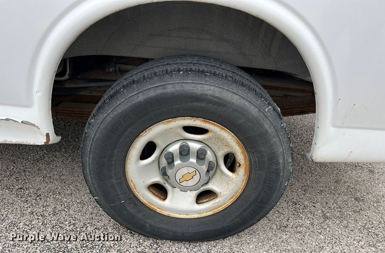 image for item ID9485 2004 Chevrolet Express 3500  van