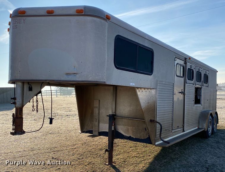image for item IG9909 2004 Monterey 1020-7  livestock trailer