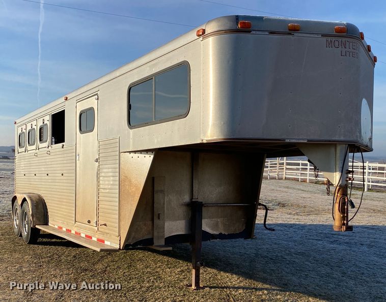 image for item IG9909 2004 Monterey 1020-7  livestock trailer