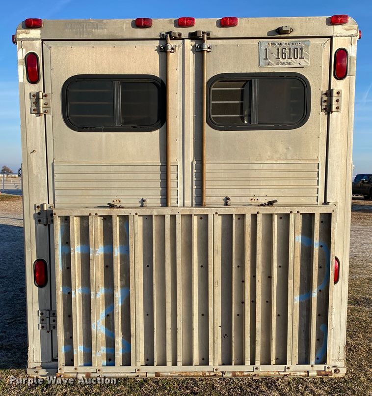 image for item IG9909 2004 Monterey 1020-7  livestock trailer
