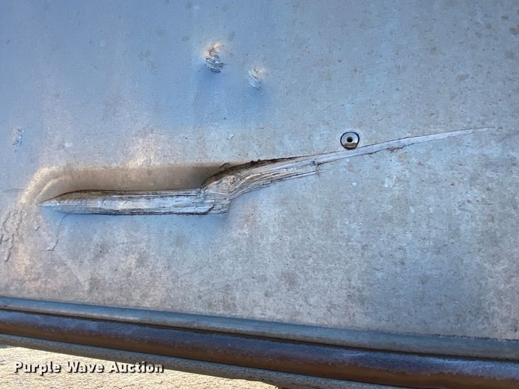 image for item IG9909 2004 Monterey 1020-7  livestock trailer