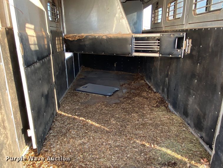 image for item IG9909 2004 Monterey 1020-7  livestock trailer