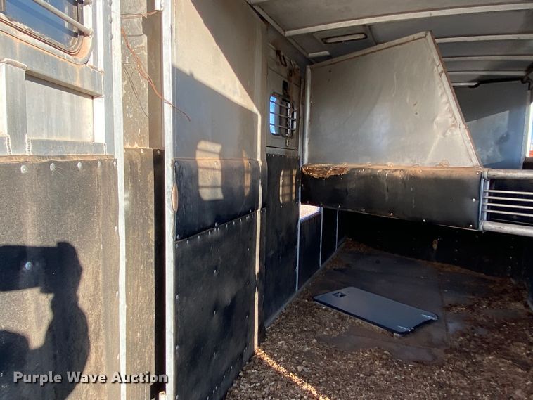 image for item IG9909 2004 Monterey 1020-7  livestock trailer