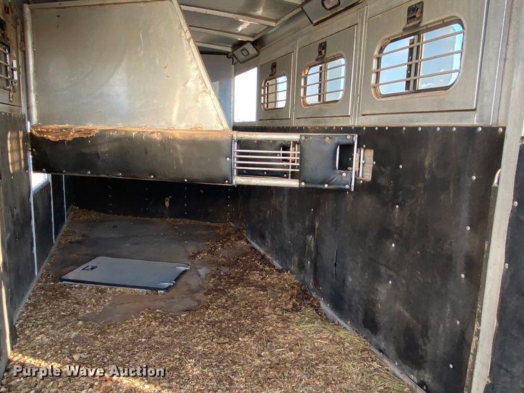 image for item IG9909 2004 Monterey 1020-7  livestock trailer