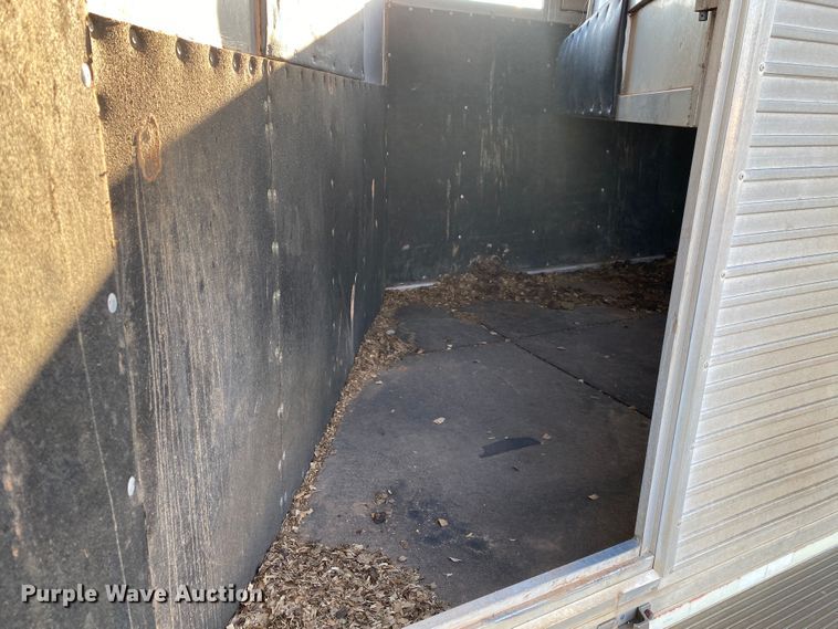 image for item IG9909 2004 Monterey 1020-7  livestock trailer