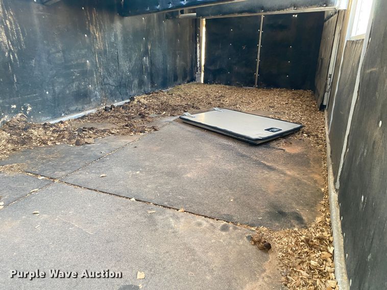 image for item IG9909 2004 Monterey 1020-7  livestock trailer