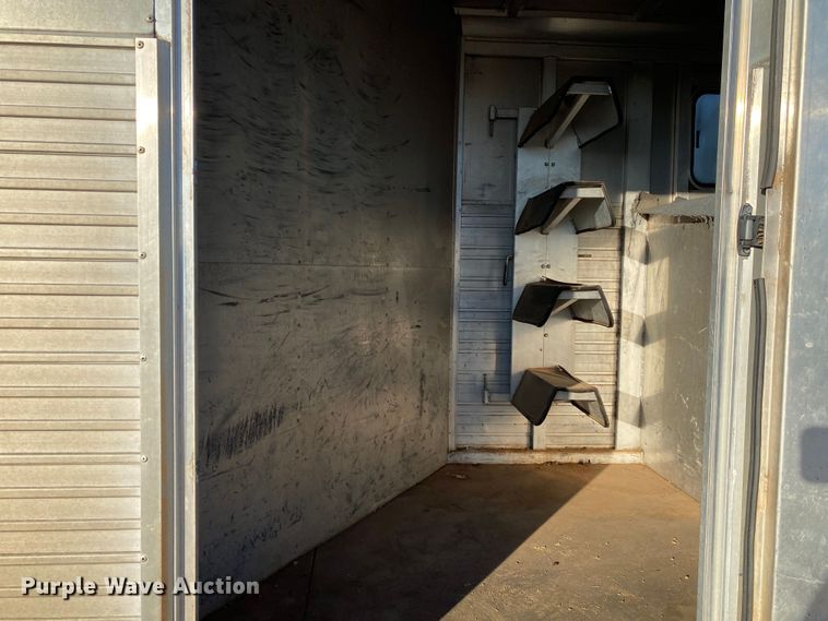 image for item IG9909 2004 Monterey 1020-7  livestock trailer