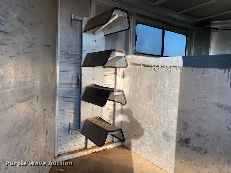 image for item IG9909 2004 Monterey 1020-7  livestock trailer