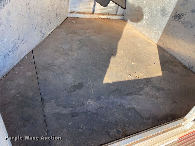 image for item IG9909 2004 Monterey 1020-7  livestock trailer