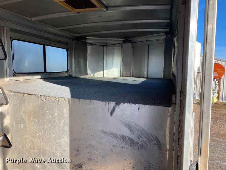 image for item IG9909 2004 Monterey 1020-7  livestock trailer