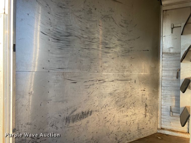 image for item IG9909 2004 Monterey 1020-7  livestock trailer