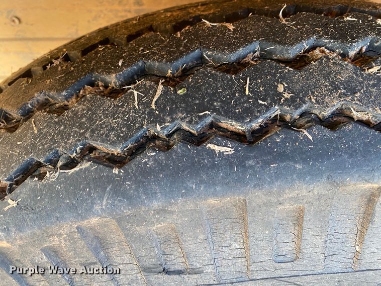 image for item IG9909 2004 Monterey 1020-7  livestock trailer