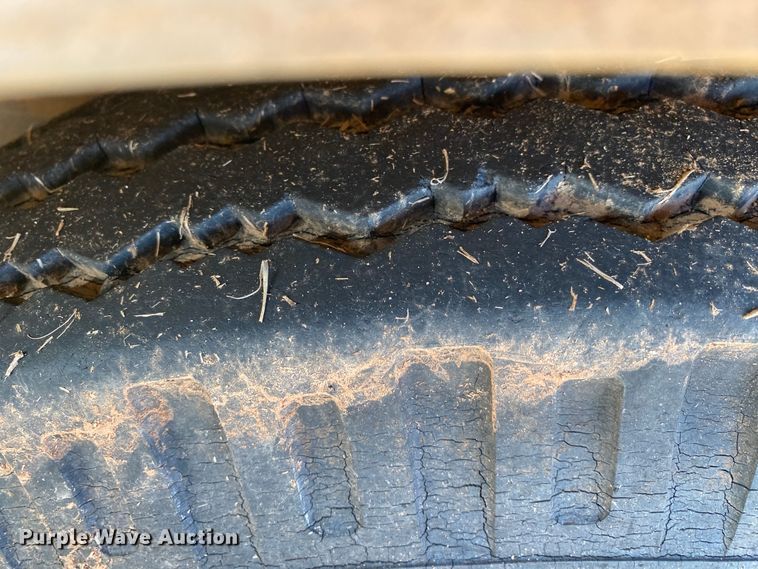 image for item IG9909 2004 Monterey 1020-7  livestock trailer