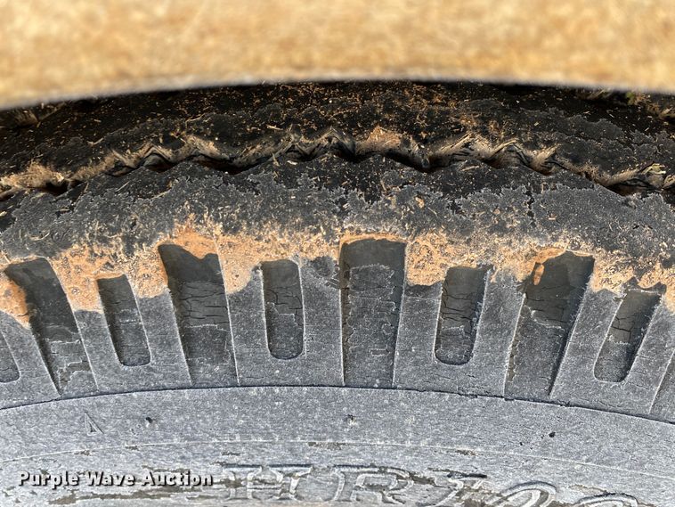 image for item IG9909 2004 Monterey 1020-7  livestock trailer