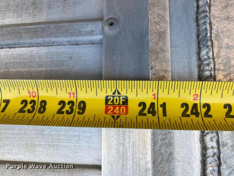 image for item IG9909 2004 Monterey 1020-7  livestock trailer