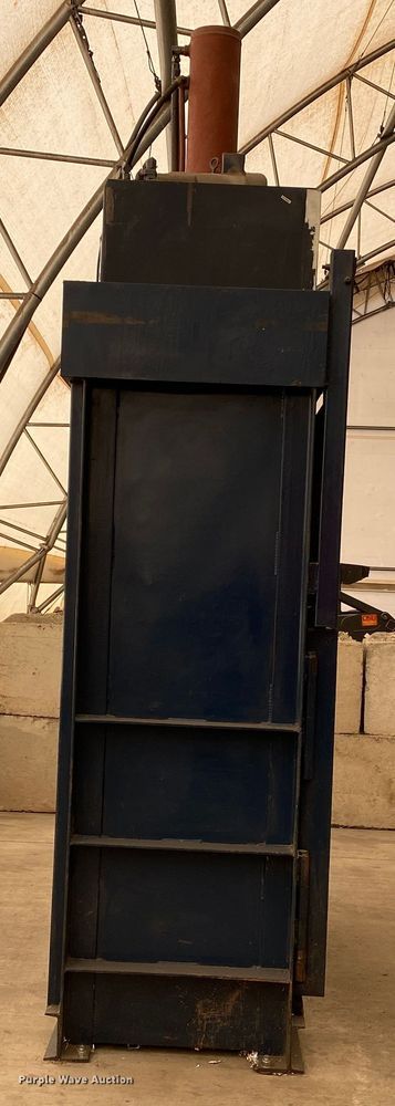 image for item IG9914 2001 Cram-A-Lot DHR-72-LU  vertical material baler