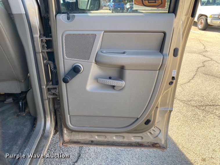 image for item IG9917 2006 Dodge Ram 1500  Quad Cab pickup truck