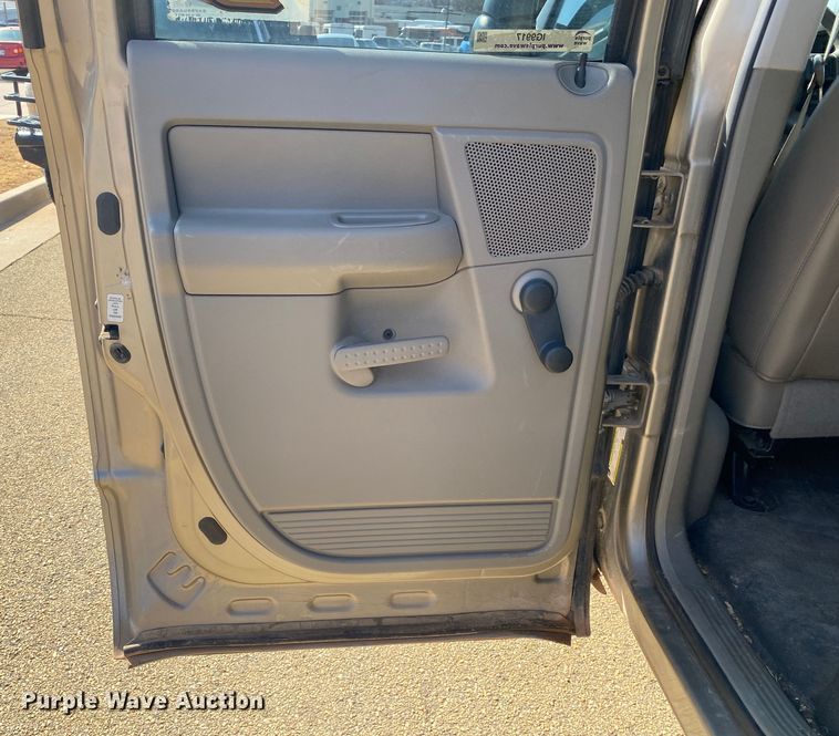 image for item IG9917 2006 Dodge Ram 1500  Quad Cab pickup truck