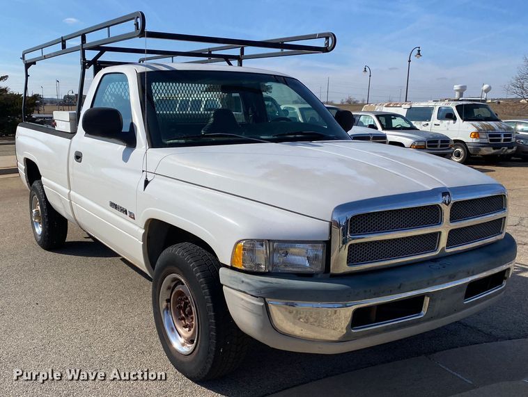 image for item IG9918 2001 Dodge Ram 2500  pickup truck