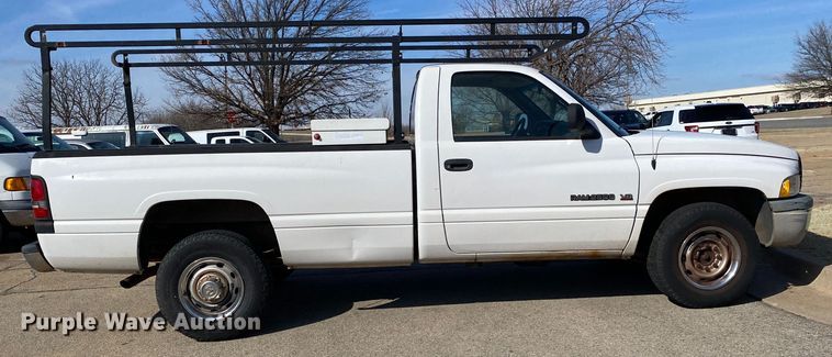 image for item IG9918 2001 Dodge Ram 2500  pickup truck