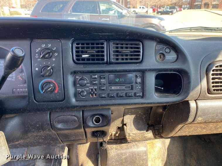 image for item IG9918 2001 Dodge Ram 2500  pickup truck