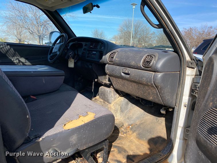 image for item IG9918 2001 Dodge Ram 2500  pickup truck