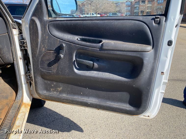 image for item IG9918 2001 Dodge Ram 2500  pickup truck