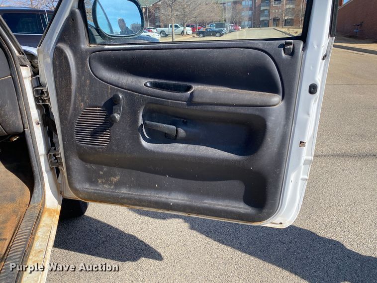 image for item IG9918 2001 Dodge Ram 2500  pickup truck