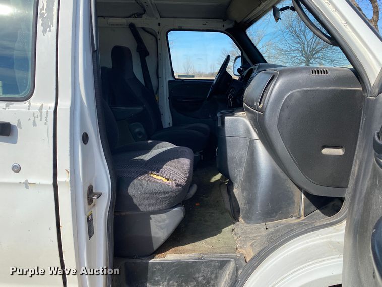 image for item IG9920 2002 Dodge Ram 2500  van