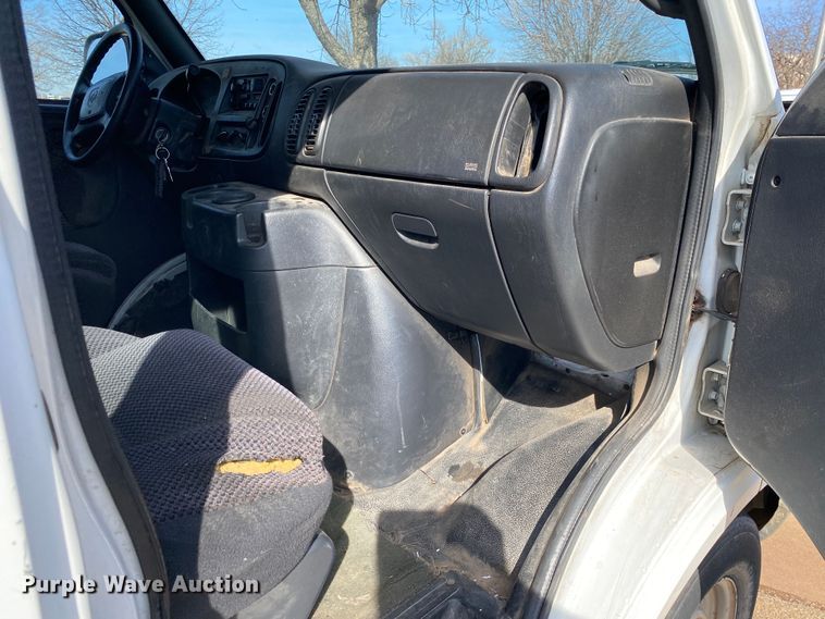 image for item IG9920 2002 Dodge Ram 2500  van