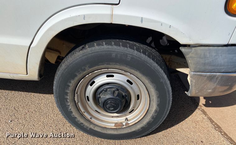 image for item IG9920 2002 Dodge Ram 2500  van