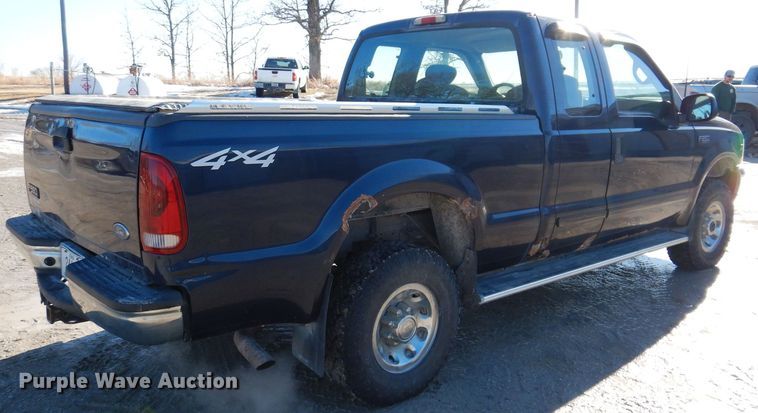 image for item IO9365 2002 Ford F250 Super Duty XLT  SuperCab pickup truck