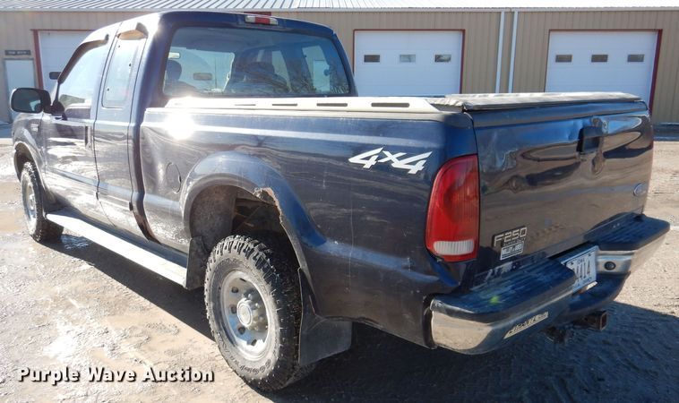 image for item IO9365 2002 Ford F250 Super Duty XLT  SuperCab pickup truck