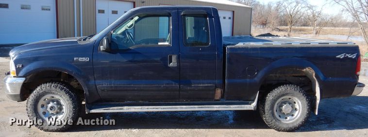 image for item IO9365 2002 Ford F250 Super Duty XLT  SuperCab pickup truck