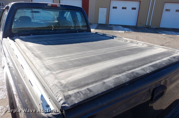 image for item IO9365 2002 Ford F250 Super Duty XLT  SuperCab pickup truck