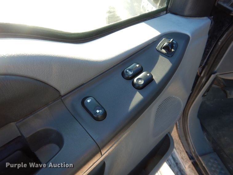 image for item IO9365 2002 Ford F250 Super Duty XLT  SuperCab pickup truck