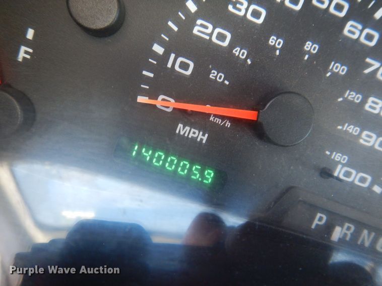 image for item IO9365 2002 Ford F250 Super Duty XLT  SuperCab pickup truck