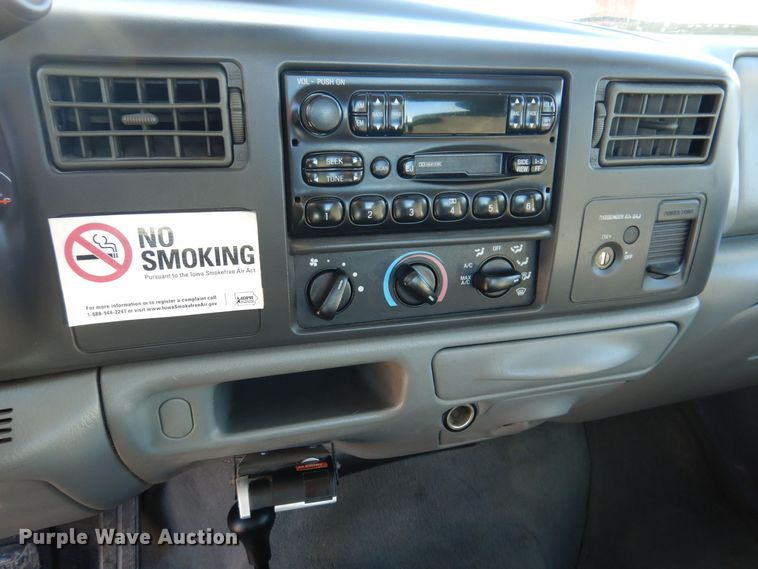 image for item IO9365 2002 Ford F250 Super Duty XLT  SuperCab pickup truck