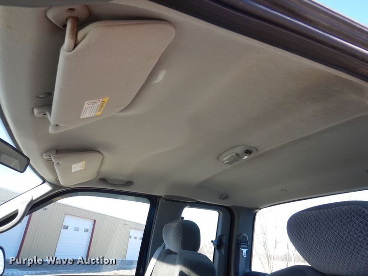 image for item IO9365 2002 Ford F250 Super Duty XLT  SuperCab pickup truck