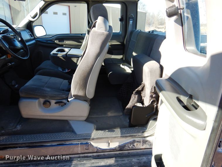 image for item IO9365 2002 Ford F250 Super Duty XLT  SuperCab pickup truck