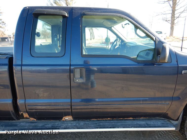 image for item IO9365 2002 Ford F250 Super Duty XLT  SuperCab pickup truck