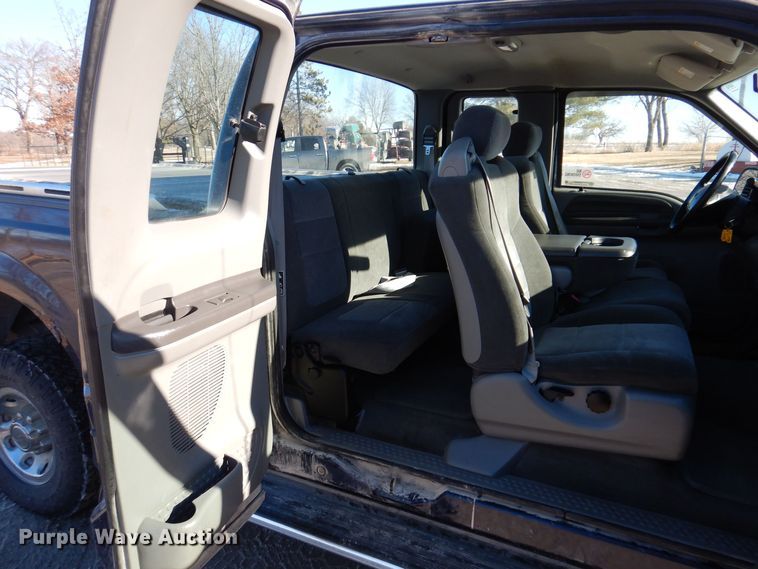 image for item IO9365 2002 Ford F250 Super Duty XLT  SuperCab pickup truck