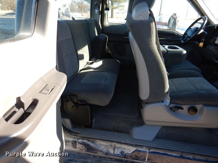 image for item IO9365 2002 Ford F250 Super Duty XLT  SuperCab pickup truck