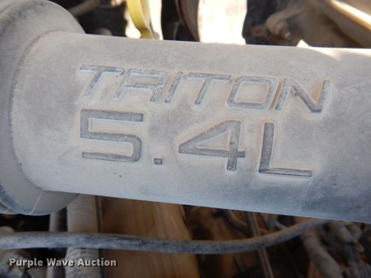 image for item IO9365 2002 Ford F250 Super Duty XLT  SuperCab pickup truck