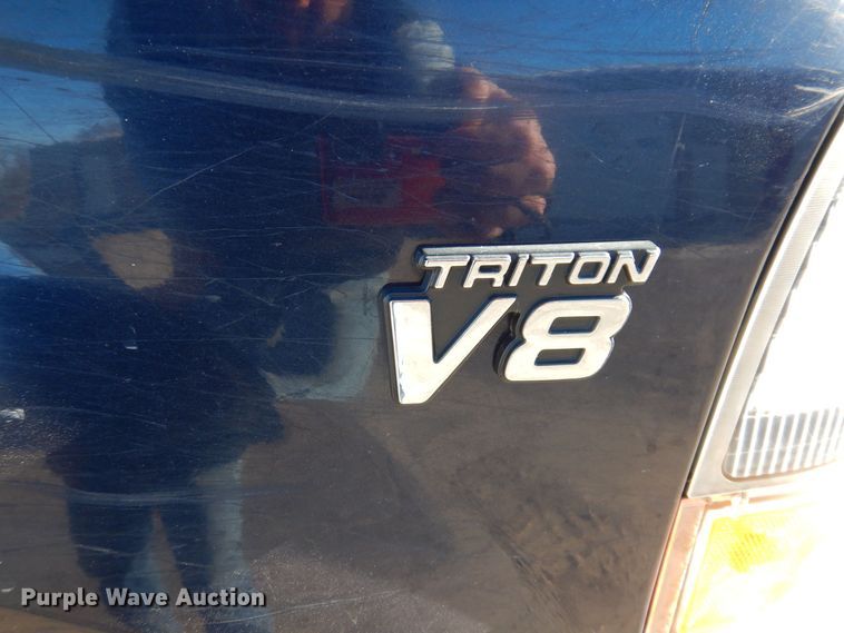 image for item IO9365 2002 Ford F250 Super Duty XLT  SuperCab pickup truck